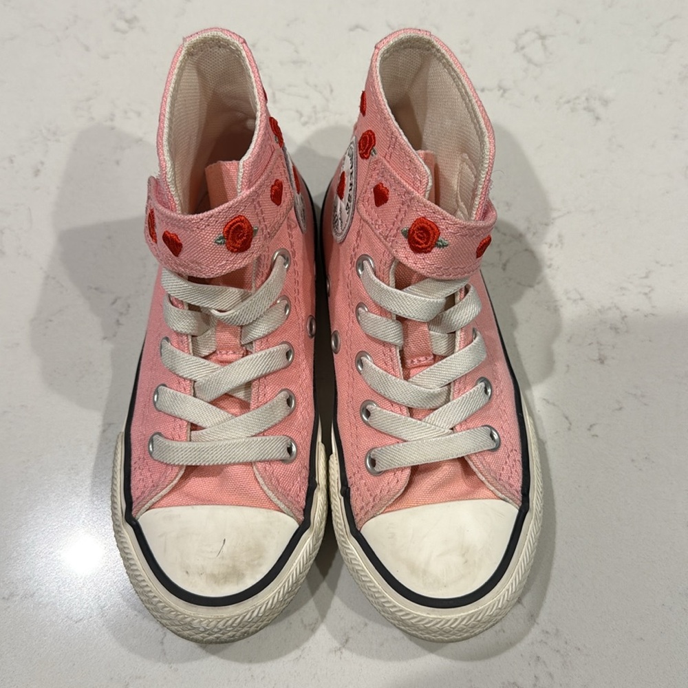 Pink Converse - Picture 4 of 9